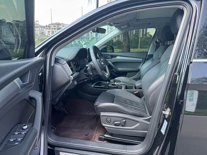 Фото 7 - Audi Q5L