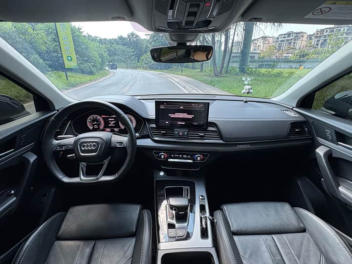 Фото 9 - Audi Q5L