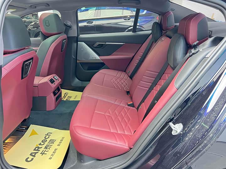 Фото 10 - BMW i5