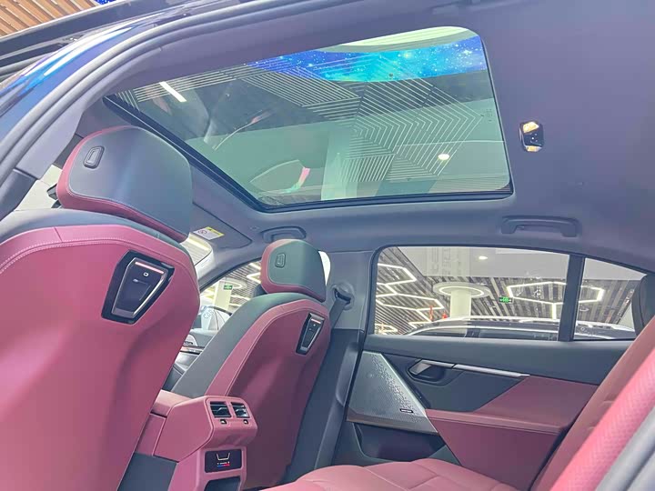 Фото 12 - BMW i5