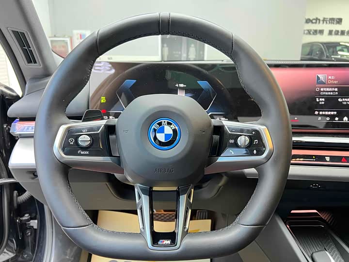 Фото 15 - BMW i5