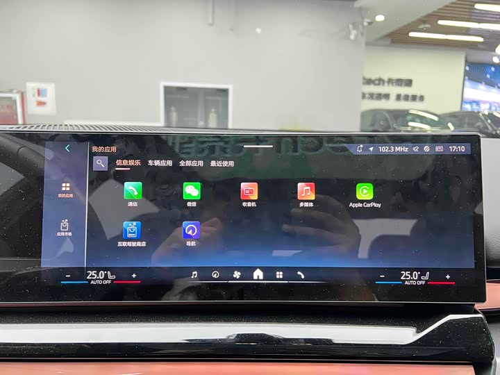 Фото 19 - BMW i5