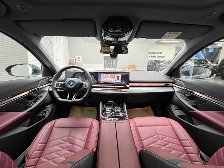 Фото 26 - BMW i5