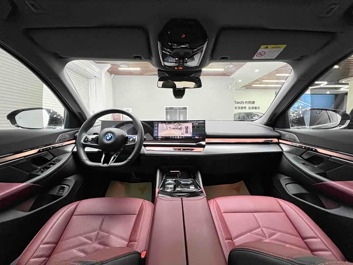 Фото 27 - BMW i5