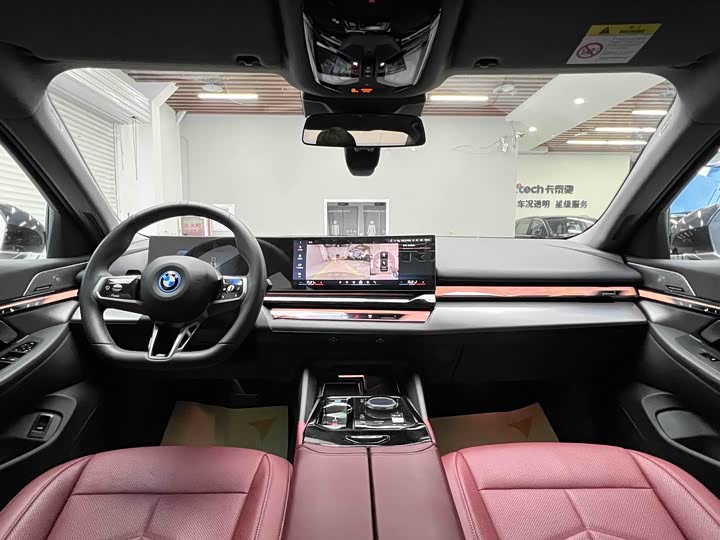 Фото 28 - BMW i5