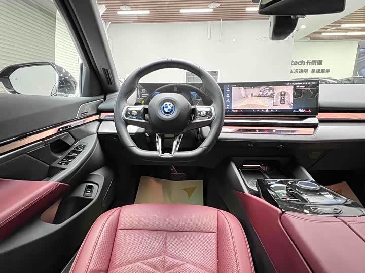 Фото 29 - BMW i5