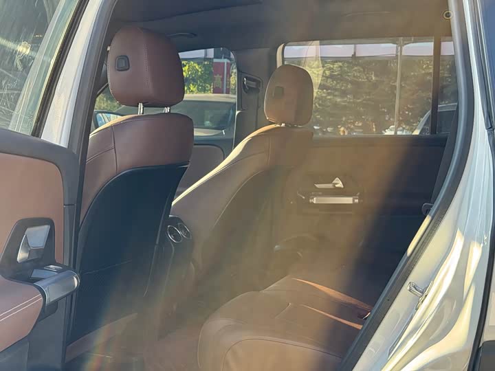 Фото 8 - Mercedes-Benz GLB-Class