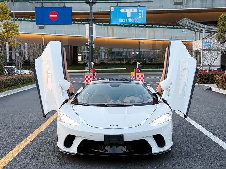 Фото 1 - McLaren GT