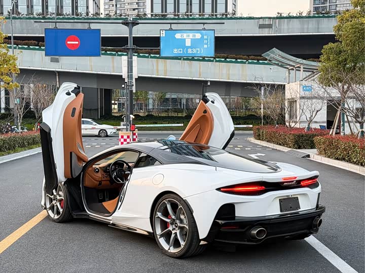 Фото 4 - McLaren GT