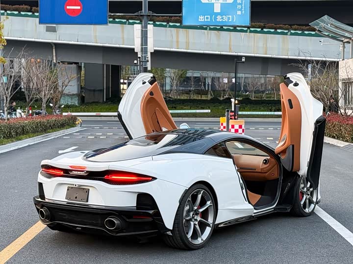 Фото 6 - McLaren GT