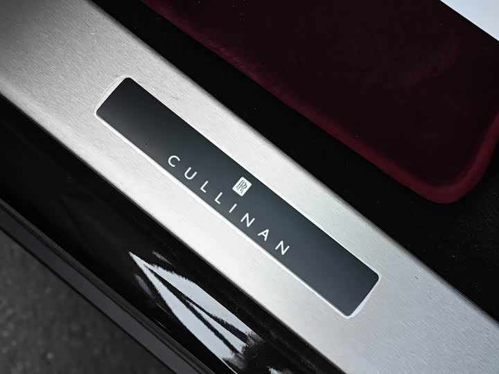 Фото 14 - Rolls-Royce Cullinan