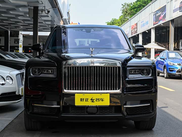 Фото 19 - Rolls-Royce Cullinan