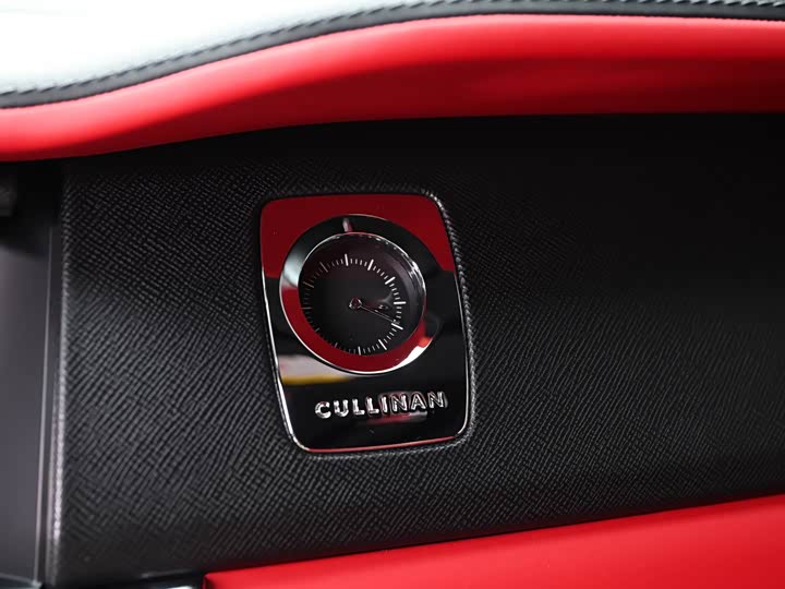 Фото 28 - Rolls-Royce Cullinan