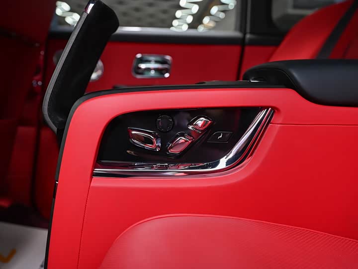 Фото 8 - Rolls-Royce Cullinan