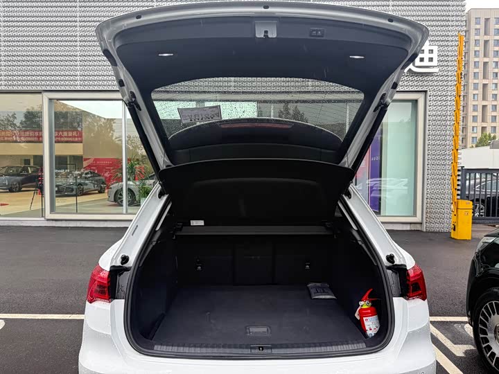 Фото 8 - Audi Q3