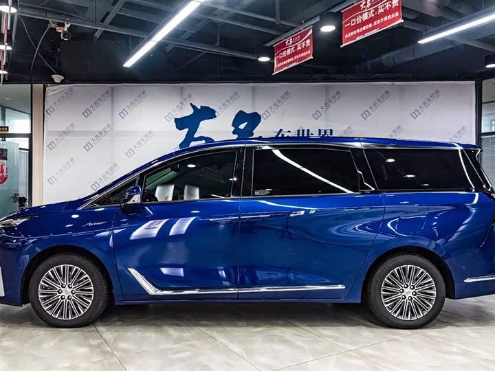 Фото 3 - Buick GL8 Hybrid