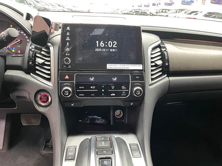 Фото 10 - Honda Avancier