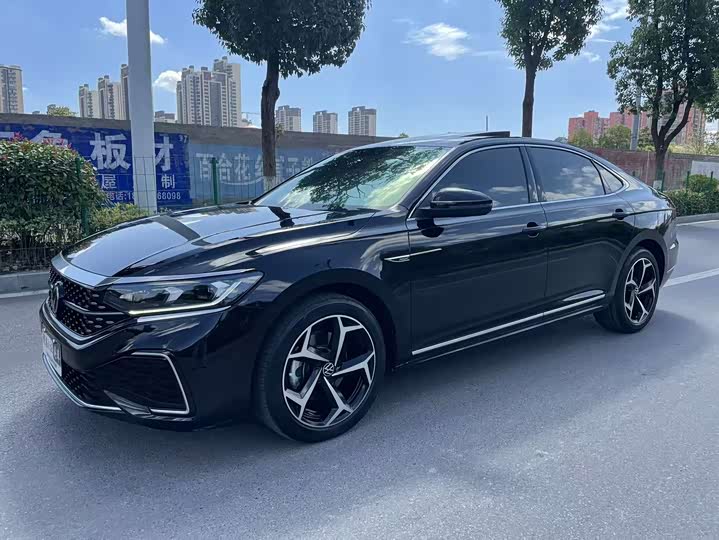 Фото 1 - Volkswagen Passat