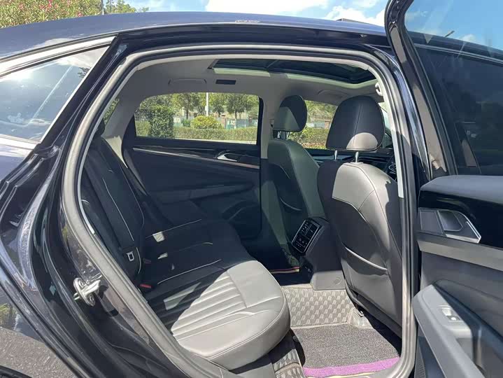 Фото 9 - Volkswagen Passat