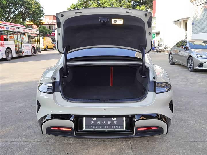 Фото 15 - Xiaomi SU7