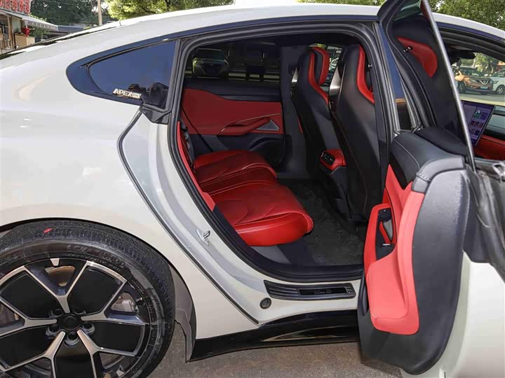 Фото 18 - Xiaomi SU7