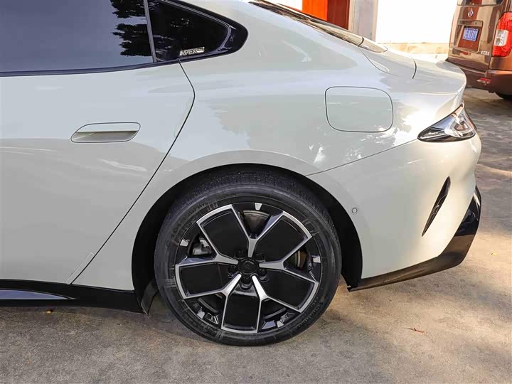 Фото 26 - Xiaomi SU7