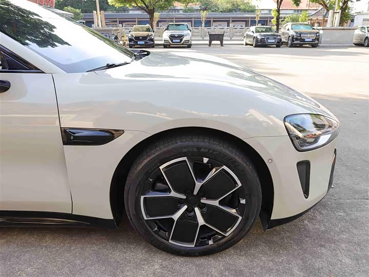 Фото 28 - Xiaomi SU7