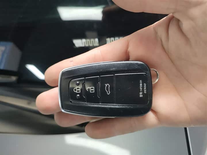 Фото 9 - Toyota Avalon