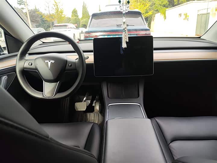 Фото 13 - Tesla Model Y