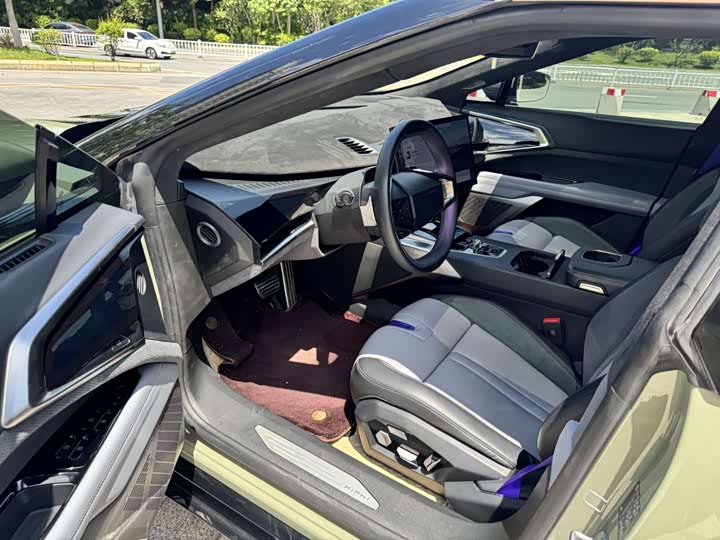 Фото 4 - HiPhi Z