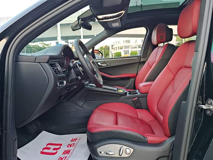 Фото 10 - Porsche Macan