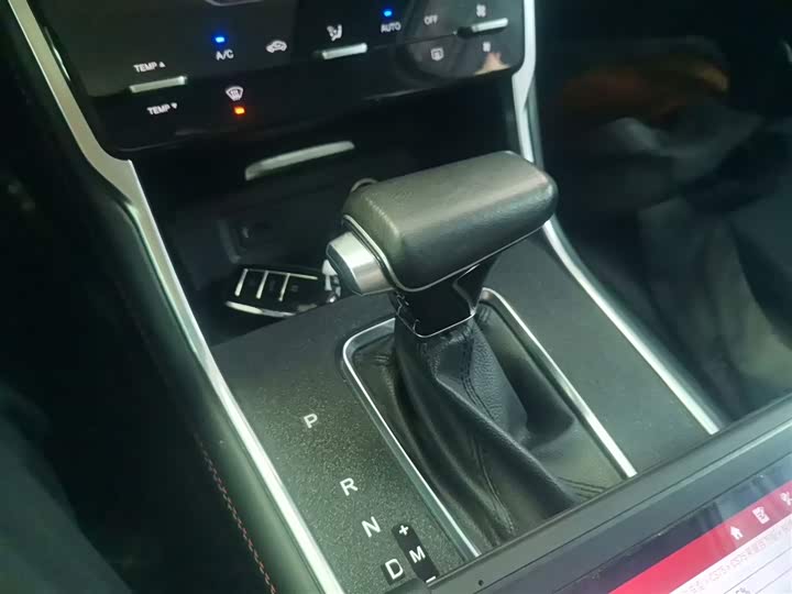 Фото 14 - Changan CS75