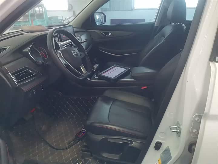 Фото 15 - Changan CS75