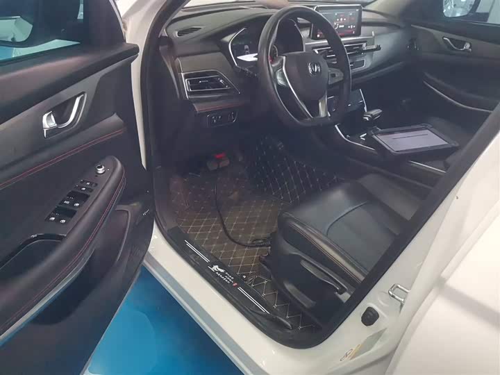 Фото 16 - Changan CS75