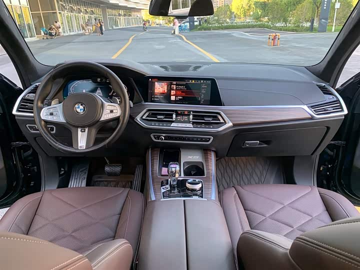 Фото 19 - BMW X5