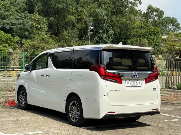 Фото 12 - Toyota Alphard