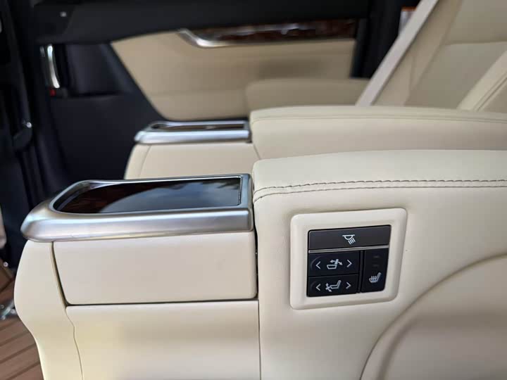 Фото 5 - Toyota Alphard