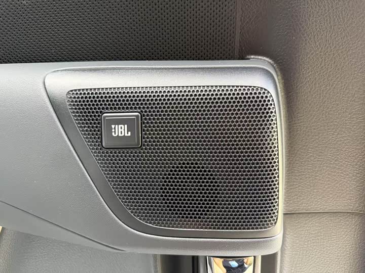 Фото 7 - Toyota Alphard