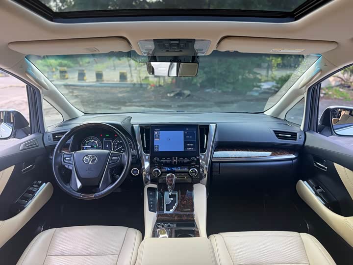 Фото 9 - Toyota Alphard