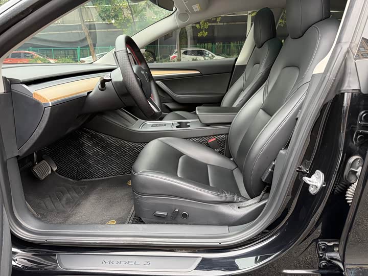 Фото 12 - Tesla Model 3