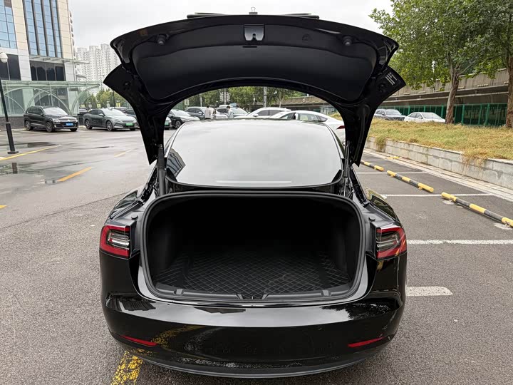 Фото 14 - Tesla Model 3