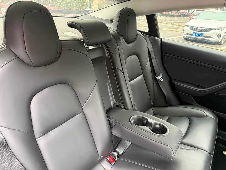 Фото 21 - Tesla Model 3