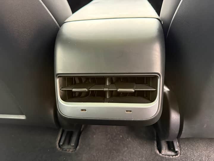 Фото 22 - Tesla Model 3