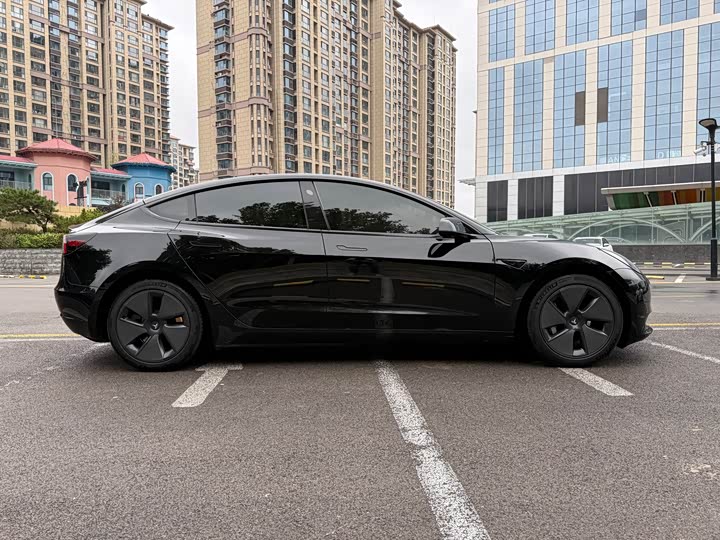 Фото 6 - Tesla Model 3
