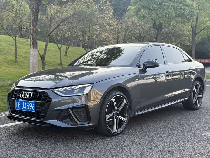 Фото 2 - Audi A4L