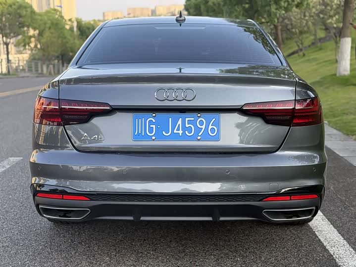 Фото 4 - Audi A4L