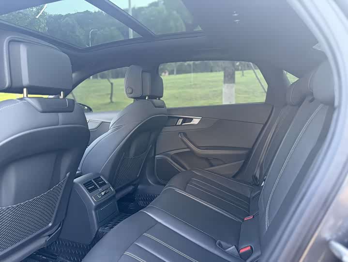 Фото 9 - Audi A4L