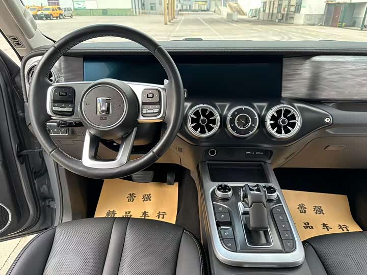 Фото 8 - Tank 300