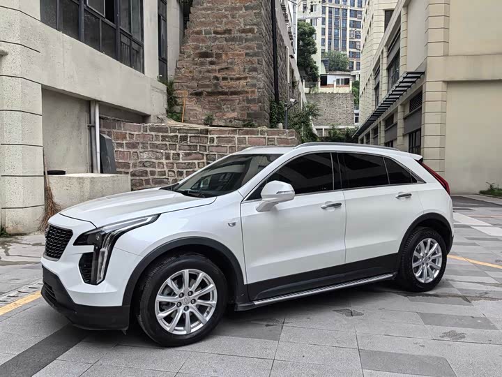 Фото 1 - Cadillac XT4