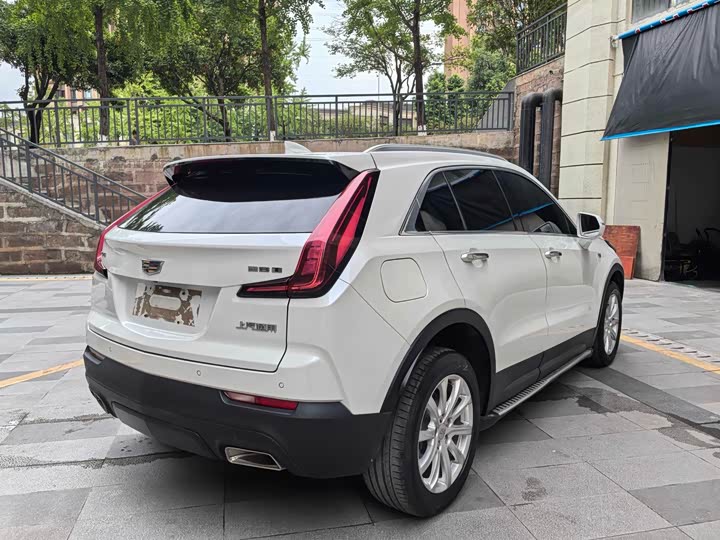 Фото 8 - Cadillac XT4
